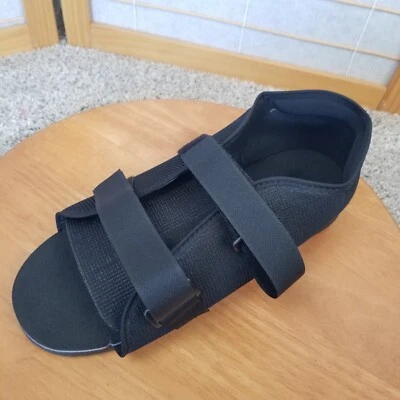 Zapato postoperatorio semirrígido Medline negro gancho y bucle talla mediana para hombre ORT30300MM Foto 1 de 4