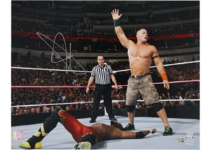 John Cena Autografiado Cinco Nudillos Shuffle WWE 16" X 20" Fotografía Fanáticos - Imagen 1 de 2
