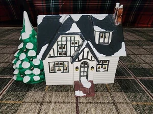 Dept 56 Snow Village - Main Street House #50059 Retired 1985 W/ LIGHT - Picture 1 of 9