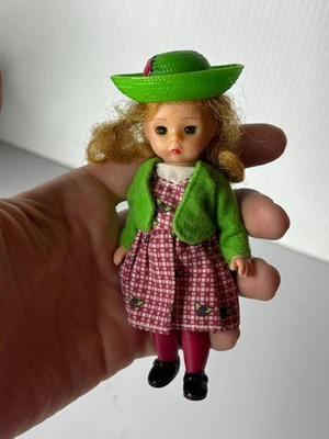 复古 2000 年代 Y2K 麦当劳 2003 年 Madame Alexander Lady Bug Girl 娃娃 #10 - 5H — 第 1/4 张图片