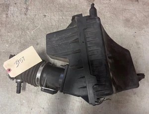2005-2007 ESCAPE MARINER TRIBUTE 3.0 AIR INTAKE FILTER BOX ASSEMBLY W MAF  #3957 - Picture 1 of 2