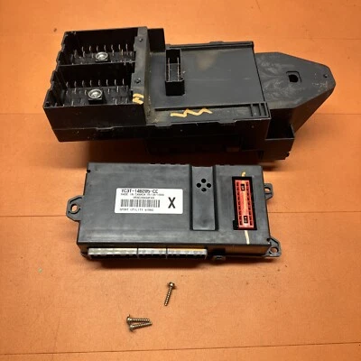 YC3T14A067BF 2000 FORD F250 F350 TABLERO INTERIOR CAJA DE FUSIBLES RELÉ CAJA DE FUSIBLES M 4x4 5,4L Foto 1 de 4