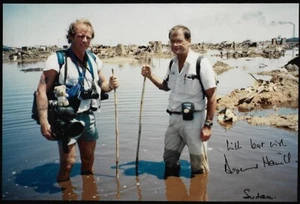 Desmond Hamill (ITN) - Fotografía firmada y carta (autografiada) - TV (1990) - Imagen 1 de 4