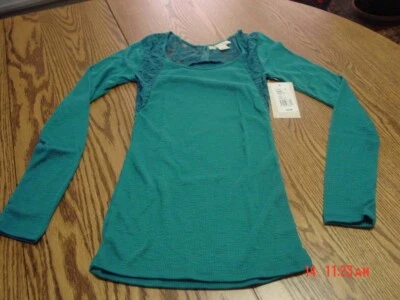 Top Junior para mujer Peek a Boo con detalles de encaje de Derek Heart calce ajustado Foto 1 de 4