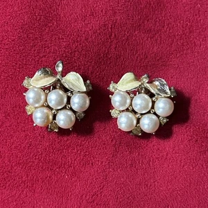 Vintage B.S.K. Signierte CLIP-ON OHRRINGE Kunstperlen & Strass - Bild 1 von 5