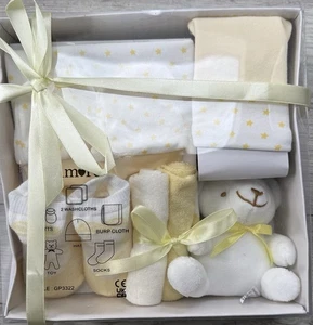 7-teiliges Babyparty Geschenkset Unisex gelb Korb Box 0-3 Monate Stern Design - Bild 1 von 5