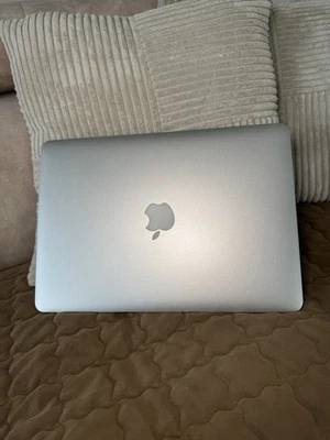 Apple MacBook Air 13" 128GB Core I5 Silber - Bild 1 von 4
