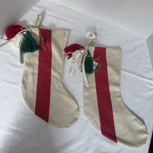 Juego de 2 medias navideñas a rayas saco de grano pastel de barro con borlas nuevas con etiquetas - Imagen 1 de 7