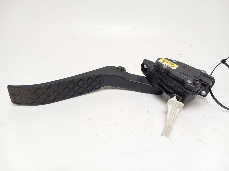 2007 AUDI Q7 GAS PEDAL - Image 1 of 4
