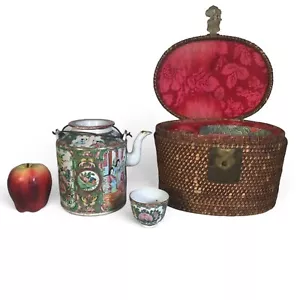 Antique Chinese Rose Medallion Porcelain Teapot in Original Seagrass Basket - Picture 1 of 12