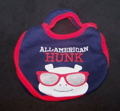 Babador All American Hunk Baby, Just One You, Carters, Boy, Tamanho Único, Bordado - Imagem 1 de 3