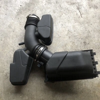 Tubo de admisión de aire 13-16 Ford Lincoln MKS y caja de filtro de aire de admisión OEM Foto 1 de 4