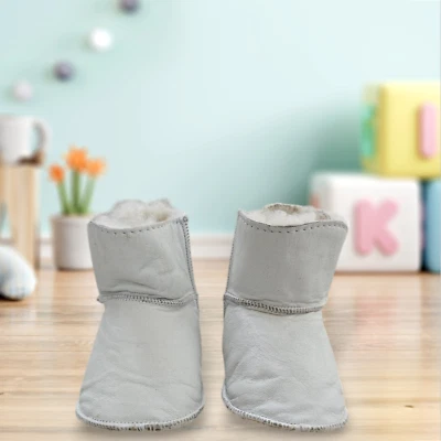 Botinhas Ciora Baby luxuosas feitas à mão 100% pele de cordeiro forradas de lã (12 a 18 meses) - Imagem 1 de 3
