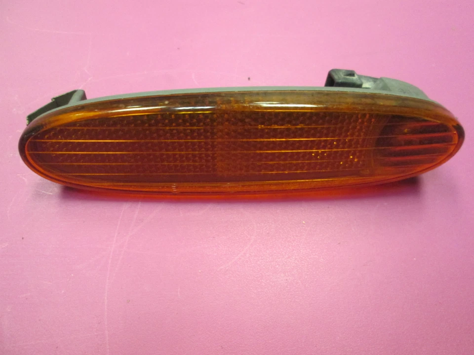 1998-1999-2003 JAGUAR XJ8 XJ8L VANDEN PLAS RIGHT FRONT BUMPER SIDE MARKER LIGHT  - Image 1 of 1