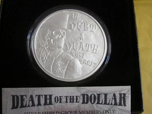 Debt & Death Half-Proof V3 2017 .999 fino Silver Shield/1000 - Imagen 1 de 6