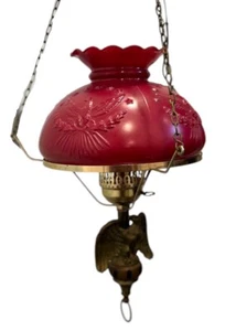 Luz eléctrica colgante águila de latón de colección y vidrio opalino rojo Patriot pantalla con volantes - Imagen 1 de 17