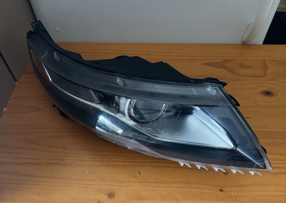 Chevrolet Volt 2011-2015 pasajero derecho conjunto faro halógeno derecho OEM Foto 1 de 4