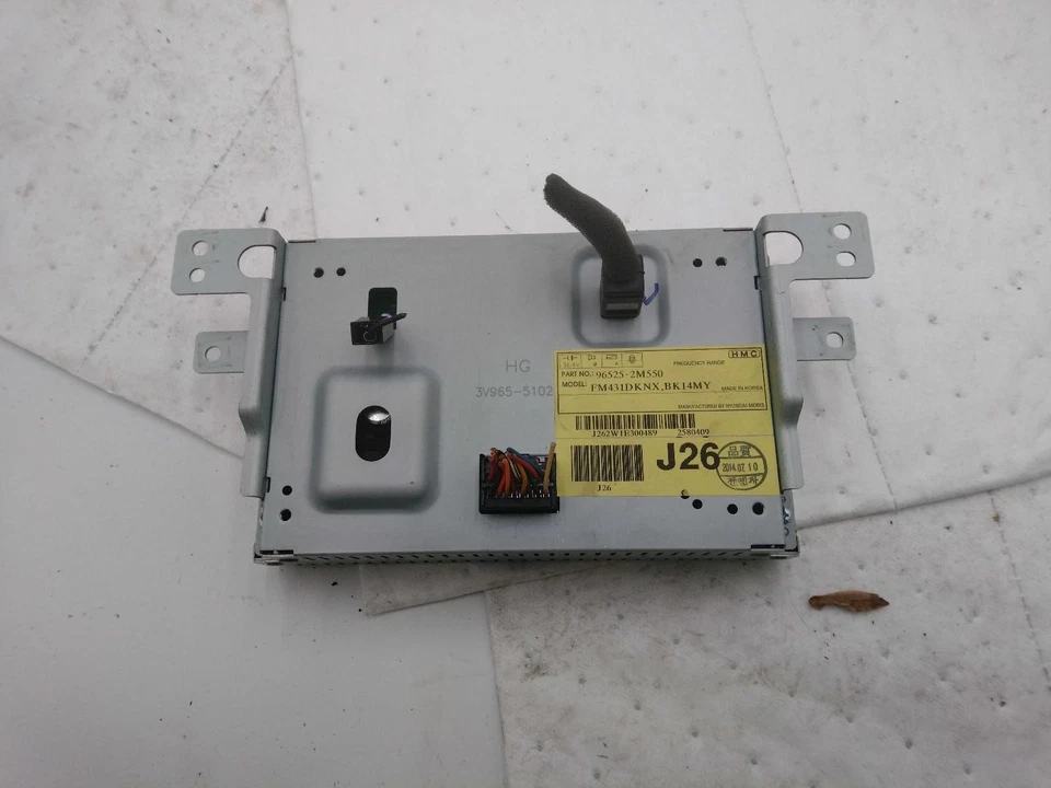 2015 Hyundai Genesis Infotainment Display OEM White 143K Miles NJ25-22652-568956 - Изображение 1 из 4