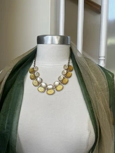 Halskette, vergoldetes Metall, ovale Steine in Glanzgold-Perle weiß Harz, Verschluss.! - Bild 1 von 6