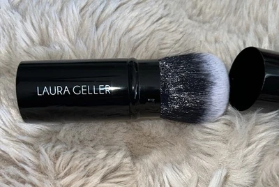 LAURA GELLER NEW YORK Aerógrafo Retráctil Cepillo Kabuki para Todo Maquillaje Facial Foto 1 de 2
