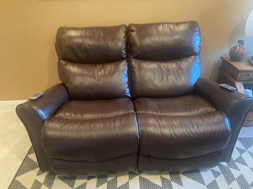 leather double recliner fron Lazy Boy Remote control leg raises and back lowers - Image 1 of 1