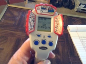 Vintage handheld football game - Picture 1 of 1