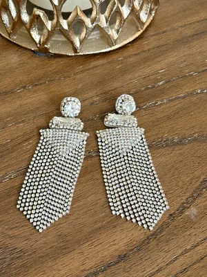 Pendientes colgantes araña con cuentas Deepa Gurnani Foto 1 de 4