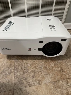 Vivitek DW6035 DLP Projector 6000 ANSI Lumens HD WXGA HDMI Business Display - Image 1 of 4