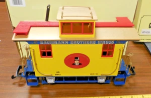 BACHMANN BROTHERS CIRCUS - BOBBER CABOOSE #98385 -- PRE-OWNED (MHS) - Picture 1 of 5