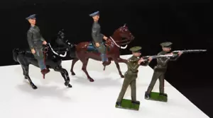 Vintage Britains WW1 2 Lead Soldiers on Horseback & 2 Infantry American US Army - Bild 1 von 4