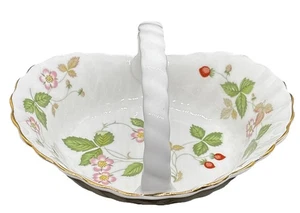 WEDGEWOOD Wild Strawberry Bone China Basket Candy Dish Goldtone Rim England - Picture 1 of 8