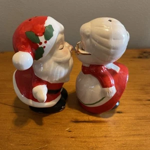 Vintage Mr. and Mrs. Santa Claus Salt Pepper Shakers Kissing Ceramic - Picture 1 of 10