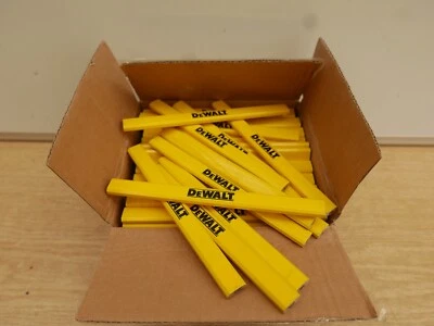 100 x DeWALT LOGO CARPENTRY PENCILS MEDIUM LEAD - Image 1 of 2