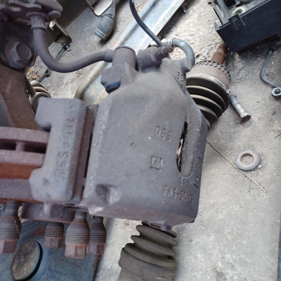 2003 Saturn L 200 Brake Caliper front Right used OEM - Image 1 of 4