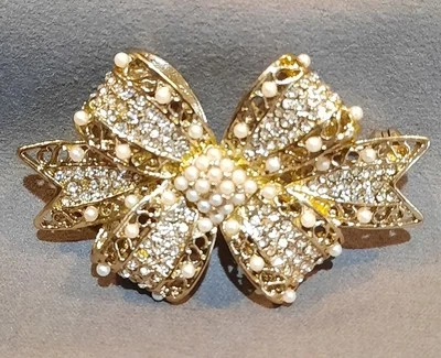 Hermoso broche con lazo en tono dorado y perla VENTA INMOBILIARIA ENCONTRAR XLNT Foto 1 de 3