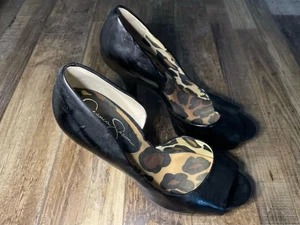 Jessica Simpson Mujer Negro Talla 7.5 Patente Peep Toe Tacones Plantilla Leopardo 4.5” - Imagen 1 de 7