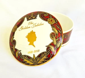 Tromba di Stato Giubileo d'Oro Regina Elisabetta II Trinket Box Piatto Caramelle 2002 HRP - Foto 1 di 6