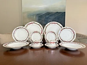 Royal Worcester HOLLY RIBBONS 12pcs Dinner Place Setting EUC England w/soup bowl - Picture 1 of 18