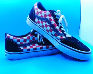 ZAPATILLAS A CUADROS VANS NEGRAS Y ROJAS - Imagen 1 de 5