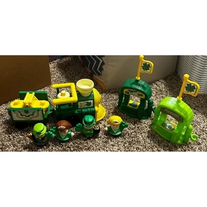 Fisher-Price Little People St. Patrick's Day Parade Set - Picture 1 of 10