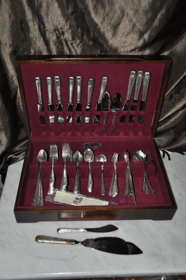 Juego de 95 cubiertos de plata de ley Foto 1 de 4