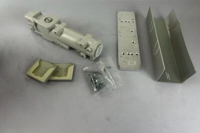 Dormakaba TS93B Chiusura Porta Montaggio Lato Cerniera EN5-7 Argento SENZA Guida - Immagine 1 di 2