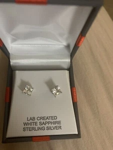 Lab Created Ohrstecker mit weißem Saphir und Sterlingsilber - Bild 1 von 3