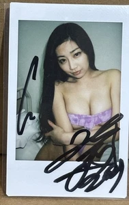 Miho Abe Autograph Signed Cheki Perky Busty Photo 1/1 JAV Gravure NJPW Taichi❤️ - Picture 1 of 1
