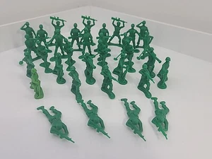 Disney Pixar Toy Story Green Army Men Soldiers Lot Thinkway Toys - Picture 1 of 20