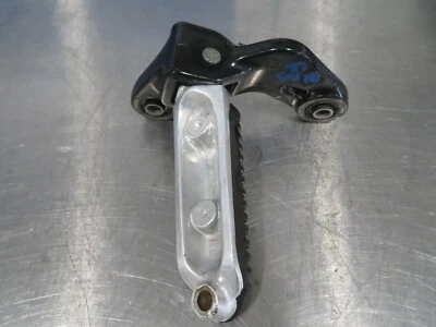 EB616 2006 06 SUZUKI KATANA GSX600 DERECHA DERECHA PIE DELANTERO MONTAJE MONTAJE Foto 1 de 4