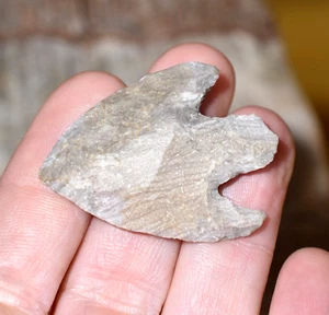 Afrikanisches neolithisches Steingeschoß geknappte Pfeilspitze Sahara, Afrika - Bild 1 von 11