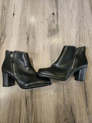 Black Faux Leather Black Women's Ankle Booties, Natural Soul Size 6 - Image 1 of 4