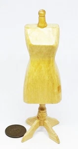 Dolls House Tailors Dummy Wooden Pine Effect Dress Making Mannequin 233 tumdee - Imagen 1 de 7