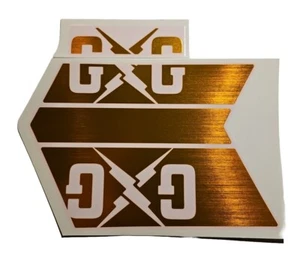 Guerilla Gravity OEM Rahmen Aufkleber Größe 3 "GG" Logo 2 Stück 8" x 6,5" Gold - Bild 1 von 8